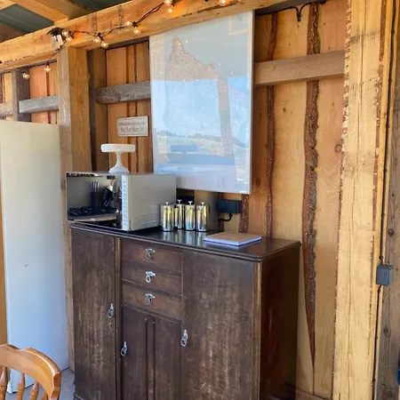 Anno 1782 Unique Romantic Glamping At The Manors Historic Barn 乡村民宿
